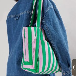 BAGGU puffer bag pink green awning